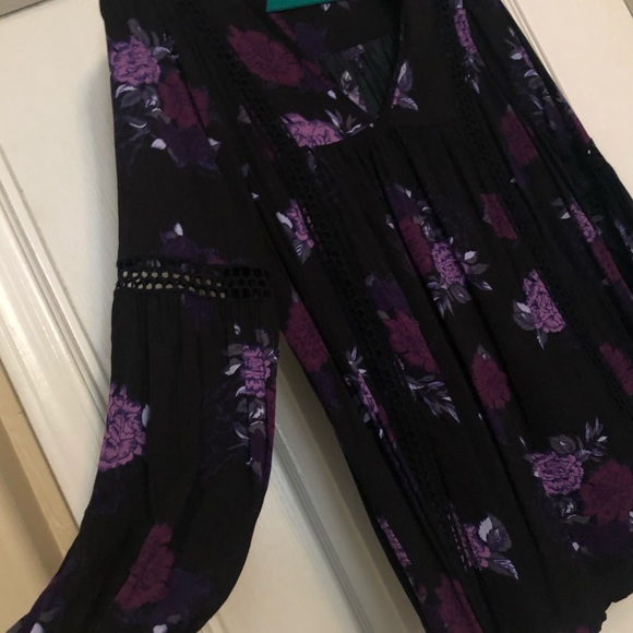 Torrid floral top size 1x - Picture 2 of 4